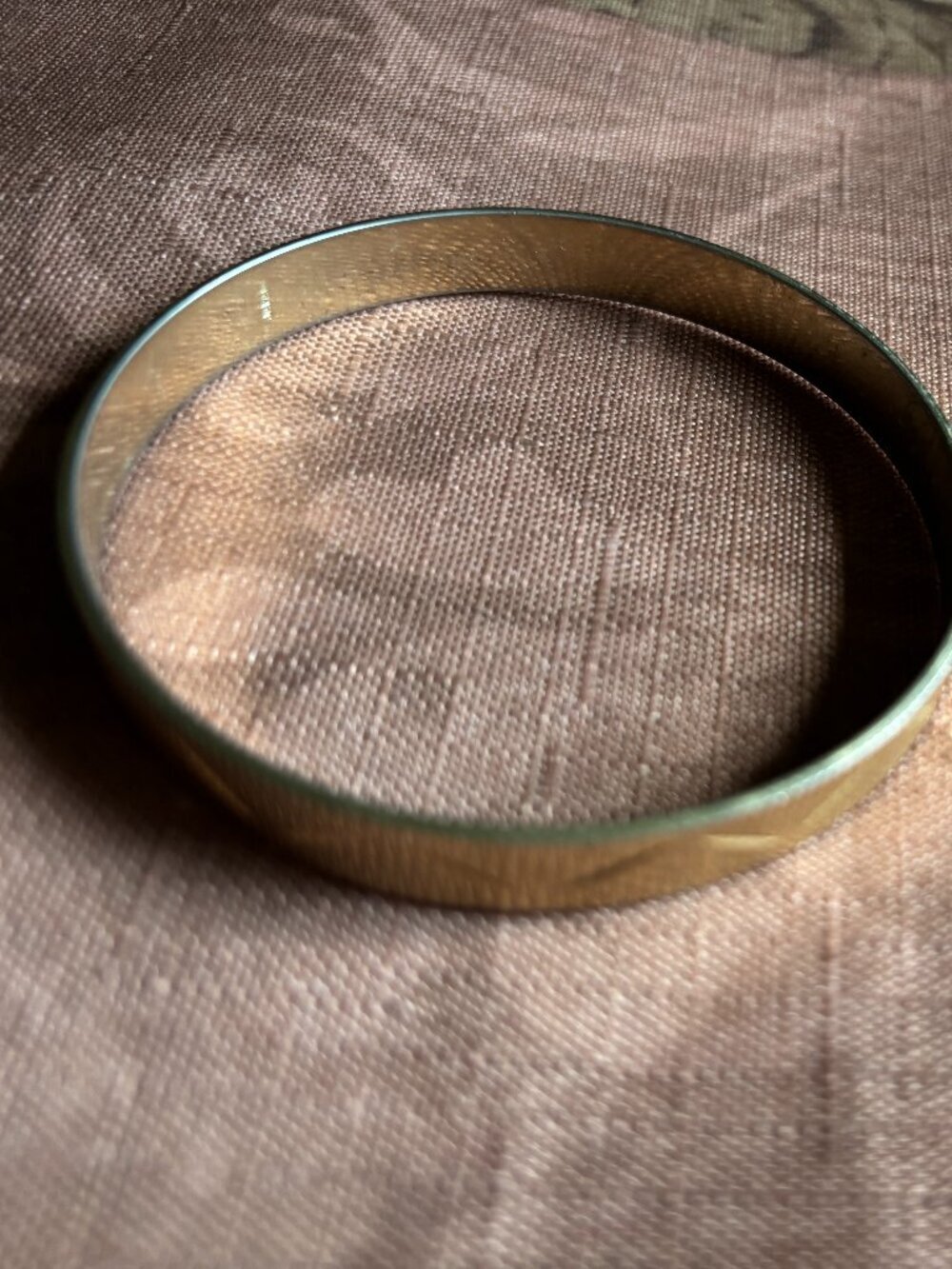 Vintage 1960s Florentine Finish Geometric Gold Tone Stackable Bangle - Picture 3 of 4
